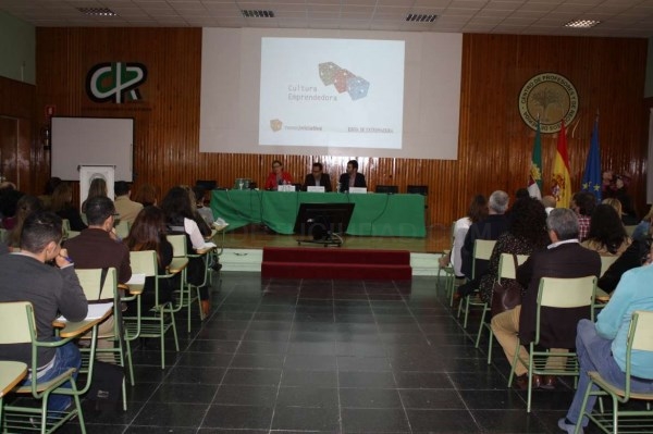 Un total de 140 docentes participan en la primera sesión de los programas de Cultura Emprendedora que implican a 3.800 alumnos