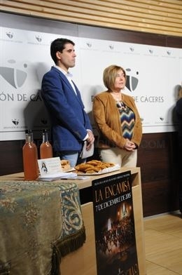 'La Encamisá' de Torrejoncillo (Cáceres) llena este fin de semana sus calles de jinetes y escopeteros