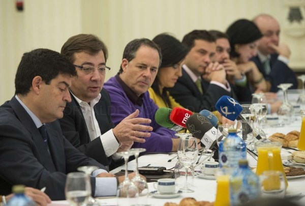 La Junta resalta que los 280 millones del FLA permitirán mejorar el pago a proveedores y beneficiarán a la economía extremeña