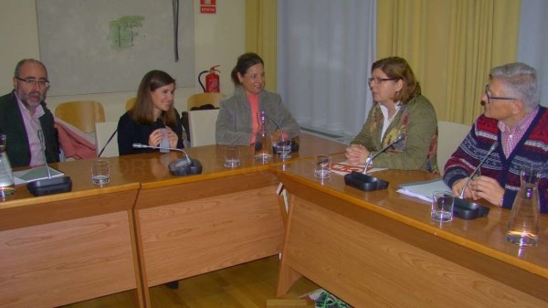 La Junta de Extremadura continúa con las negociaciones con los grupos parlamentarios para aprobar los presupuestos del 2016