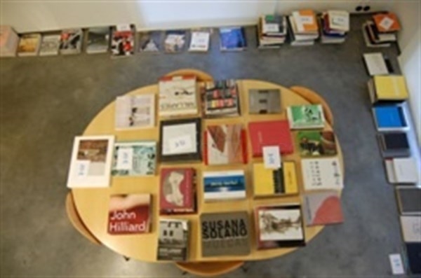 Un mercado de Navidad ofrece en Cáceres libros de arte