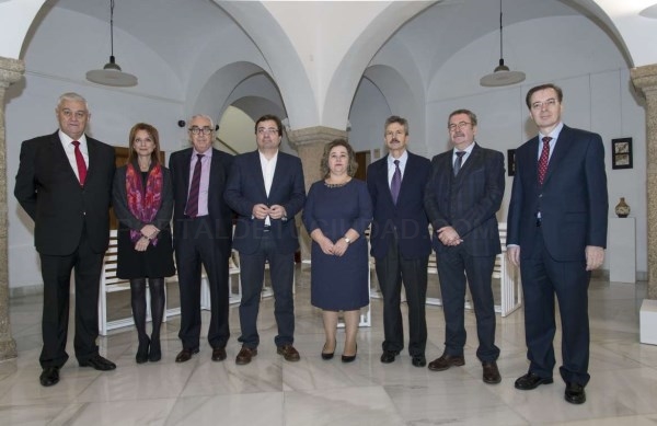 Fernández Vara pide un esfuerzo de las instituciones porque en “España hay mucho que coser”