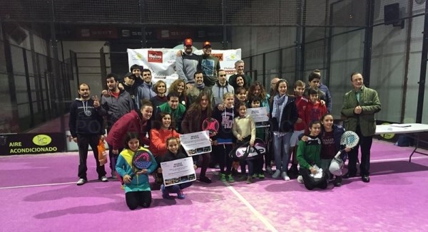 El Club Rotary de Cáceres donará 6.000 kilos de patatas gracias a su tercer torneo benéfico de pádel