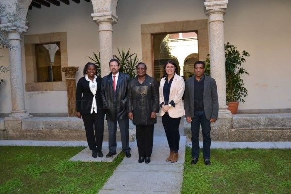 Representantes de la Junta de Extremadura se reúnen con una delegación de Santo Tomé y Príncipe