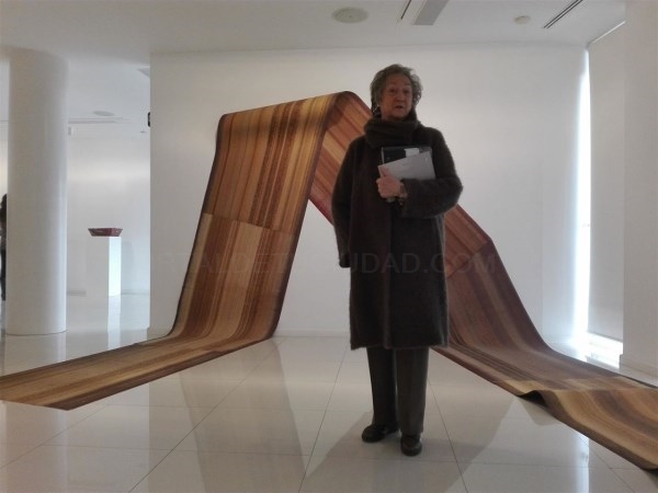 La artista Teresa Monforte expone la muestra 'Mares abrasivos' en la sala de arte El Brocense de Cáceres