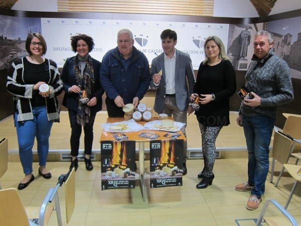 La XII Feria del Queso de Cabra de Acehúche reúne a 18 queserías de Extremadura, Andalucía y Castilla-La Mancha