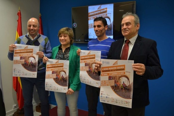 Conchi Bellorín destaca el crecimiento del turismo asociado al deporte en la presentación de la X Media Maratón ‘Cáceres Patrimonio de la Humanidad’