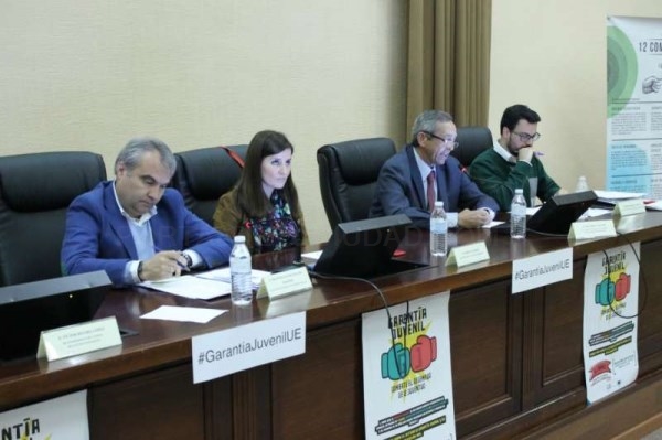 Gil Rosiña subraya que no existen excusas para abordar desde el consenso la implantación real de la Garantía Juvenil