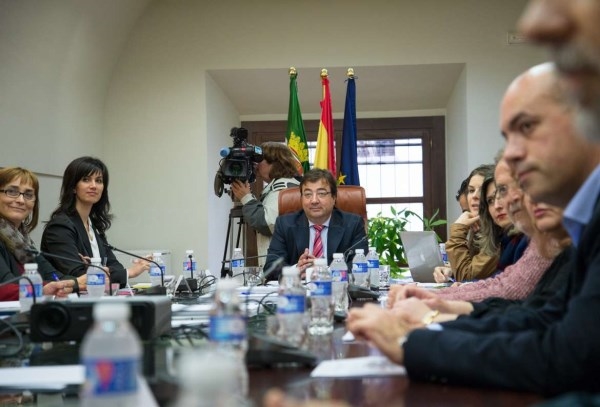 La Mesa de las Artes Escénicas crea un grupo de trabajo para elaborar la futura ley de este sector en Extremadura