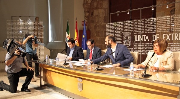 La Junta, Diputaciones y municipios pactan un acuerdo de coordinación internacional para el desarrollo