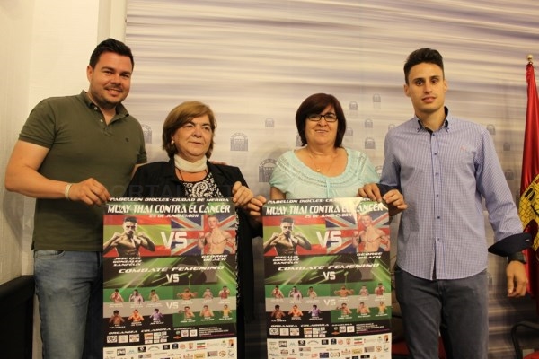 Combate solidario de Muay Thai con el subcampeón del mundo