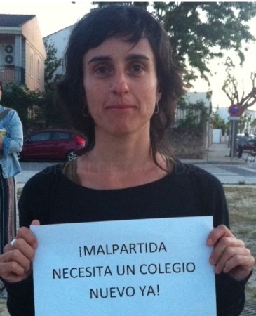 MERCEDES GUARDADO, VIUDA DE WOLF VOSTELL, PIDE UN COLEGIO NUEVO PARA MALPARTIDA DE CÁCERES