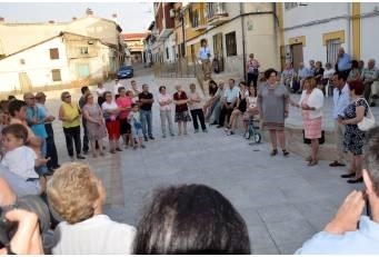 La Diputación remodela la Plaza de la Constitución de Casas de Miravete e integra las viviendas del entorno