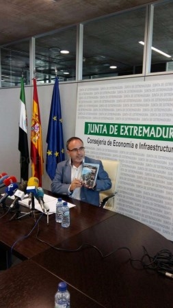 La dirección general de Turismo presenta una APP, un catálogo y un tour virtual con las zonas de baño de la región