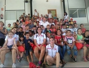 El CFMR de Navalmoral convierte a sesenta niños de los campamentos de la Cruz Roja en Extremadura en agricultores y ganaderos por un día