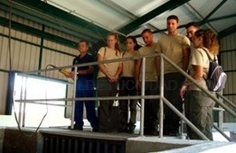 Alumnos del programa Apendizext visitan la depuradora de Oliva de la Frontera
