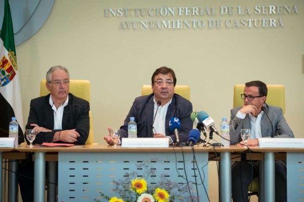 Fernández Vara apunta a la innovación como herramienta para crecer en sectores como el ovino