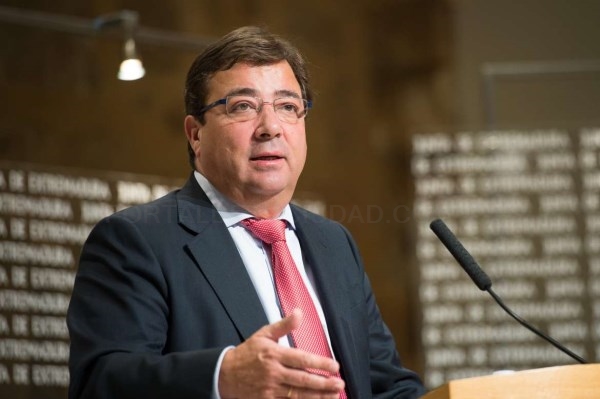Fernández Vara destaca el buen clima de diálogo con los grupos parlamentarios en las negociaciones del Presupuesto de 2017