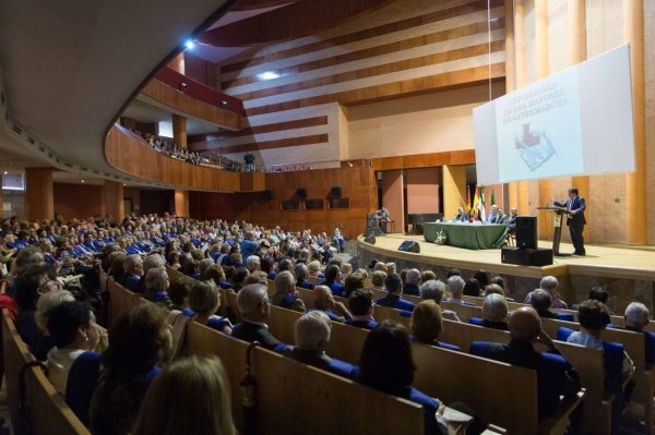 Fernández Vara aboga por mantener el actual modelo de prestaciones sociales para garantizar el derecho a una jubilación digna