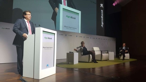 Fernández Vara valora los seguros agrarios como elemento que contribuye al desarrollo de la agricultura, la industria y la ganadería