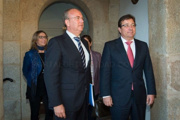 El presidente de la Junta se entrevistó con los representantes de los grupos políticos para abordar la negociación de los Presupuestos para 2017 20:21