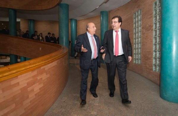 Fernández Vara pide un "esfuerzo de todos y el compromiso de las distintas administraciones para luchar contra el consumo de alcohol en niños”.