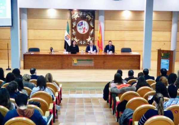 Jornadas informativas para mostrar a estudiantes y licenciados las posibilidades laborales en las instituciones internacionales
