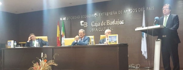 Fernández Vara aboga por que la sociedad civil tome el relevo del protagonismo público en la región