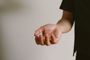Alumnos universitarios participan voluntariamente en acciones sociales para conseguir un futuro mejor