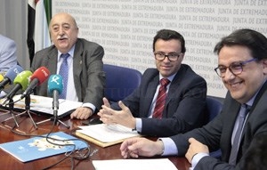 Se ha firmado en Mérida el convenio "Ciudades Amigas de la Infancia" entre la Junta, las diputaciones, la FEMPEX y Unicef