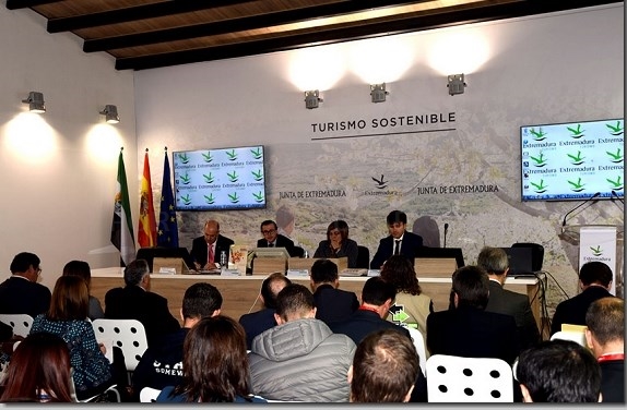El Turismo y las Letras unen a las provincias de Cáceres y Badajoz en la “Ruta Turística Literaria” presentada en FITUR