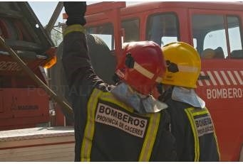 Abierto el diálogo para un acercamiento en cuanto al Servicio de Bomberos que presta la Diputación al Ayuntamiento de Cáceres.
