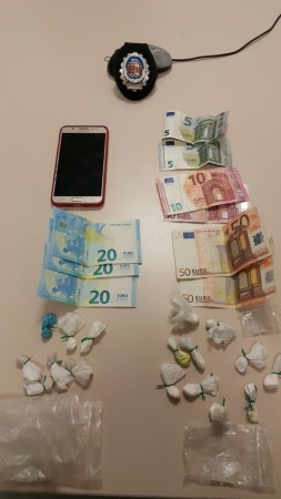 La Policía Local incauta 17 dosis de estupefacientes