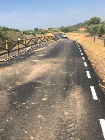 El director general de Desarrollo Rural visita dos de las obras desarrolladas en el Plan de Caminos Rurales de Extremadura 2016/2020