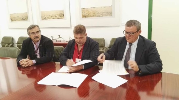 Convenio para mejorar la Red de Asesoramiento a la Fertilización en Extremadura.