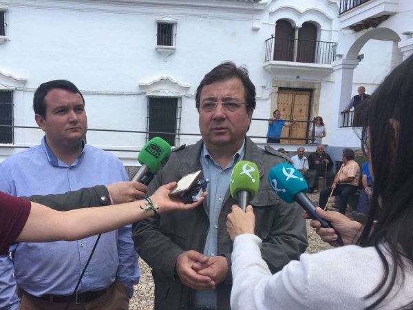 Fernández Vara expresa su solidaridad a la familia de Francisca Cadenas y confía en que pronto haya noticias.
