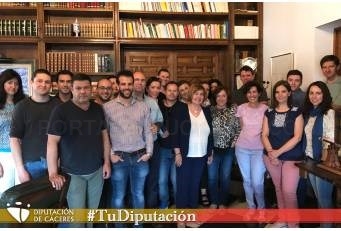 La presidenta recibe a los 16 operadores TIC contratados para atender las necesidades tecnológicas de los ayuntamientos