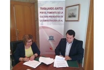 La Diputación y la FEMPEX firman un convenio para prevención de riesgos laborales en ayuntamientos y mancomunidades.