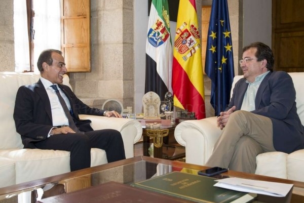 El embajador de Qatar se entrevistó con el presidente de la Junta para estrechar relaciones comerciales y culturales con Extremadura
