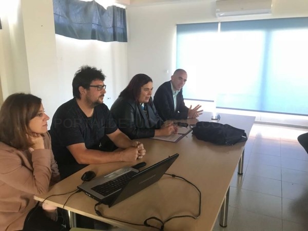 La consejera de Medio Ambiente y Rural, Políticas Agrarias y Territorio, se ha reunido con los regantes del Valle del Ambroz,.
