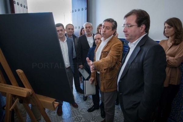 El presidente de la Junta destaca la labor de las pequeñas empresas para que Extremadura dé un gran salto cualitativo.