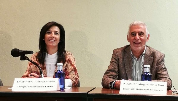 Educación presenta a los directores de los centros su apuesta por la innovación educativa con herramientas pioneras como ‘Librarium’.
