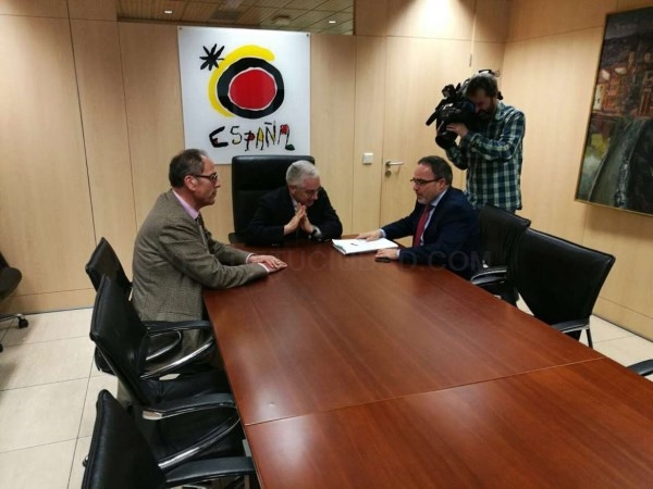 reforzar la colaboración entre Extremadura y Turespaña para  aumentar la promoción de Extremadura en el mercado internacional.