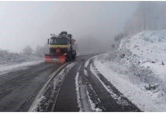 El nuevo contrato de mantenimiento de carreteras obliga a las empresas adjudicatarias  tener más quitanieves y estar mejor dotadas ante imprevistos.