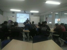 Los alumnos del Programa Explorar de Cáceres reciben una sesión sobre Lean Startup de la mano de la emprendedora Lucía Ruiz.