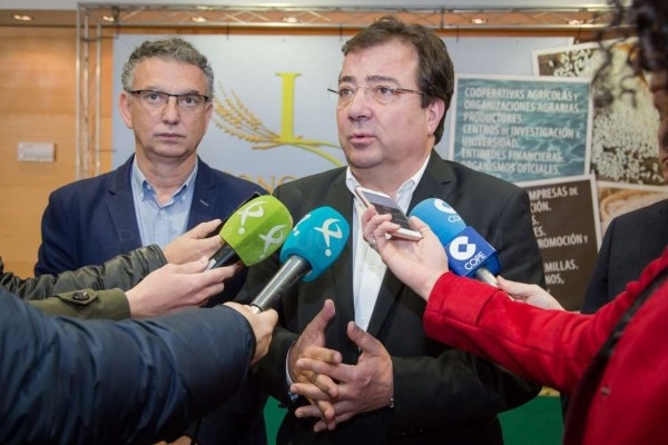 Fernández Vara reclama la unidad del sector para garantizar el futuro del cultivo del arroz