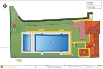 Diputación formaliza el contrato para reparar la piscina de Valverde de la Vera, dañada por la rotura de la balsa de agua.