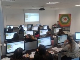 Un proyecto de la Universidad de Extremadura fomenta las vocaciones científicas y la igualdad de genero.