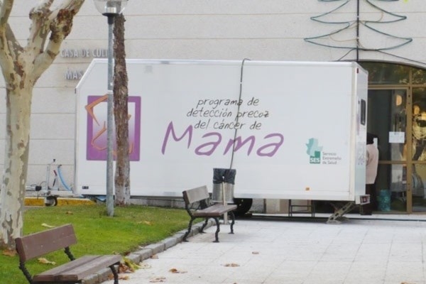 Más de 5.000 mujeres extremeñas están citadas el mes de julio para someterse a mamografías dentro del Programa de Detección Precoz de Cáncer Mama.
