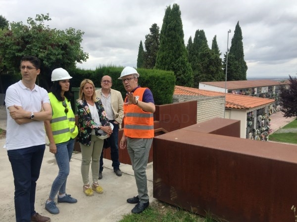 El ayuntamiento invierte en mejoras de las cubiertas y muros del cementerio